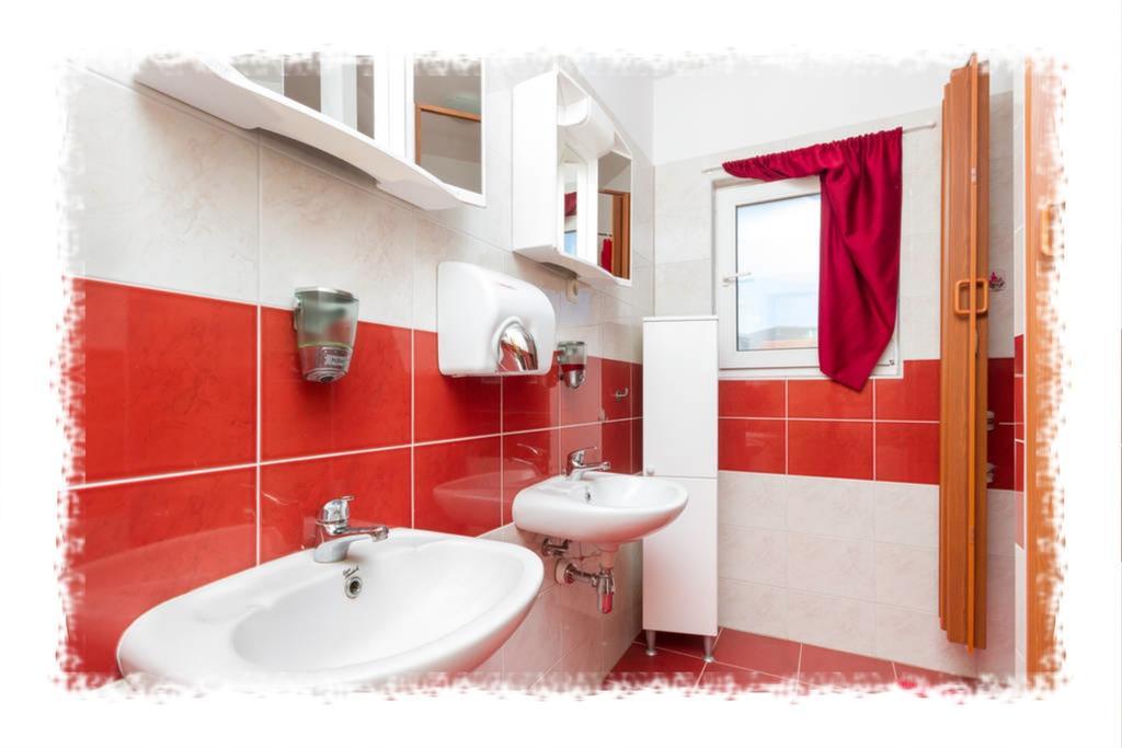Kaštela Hostel Oktarin מראה חיצוני תמונה